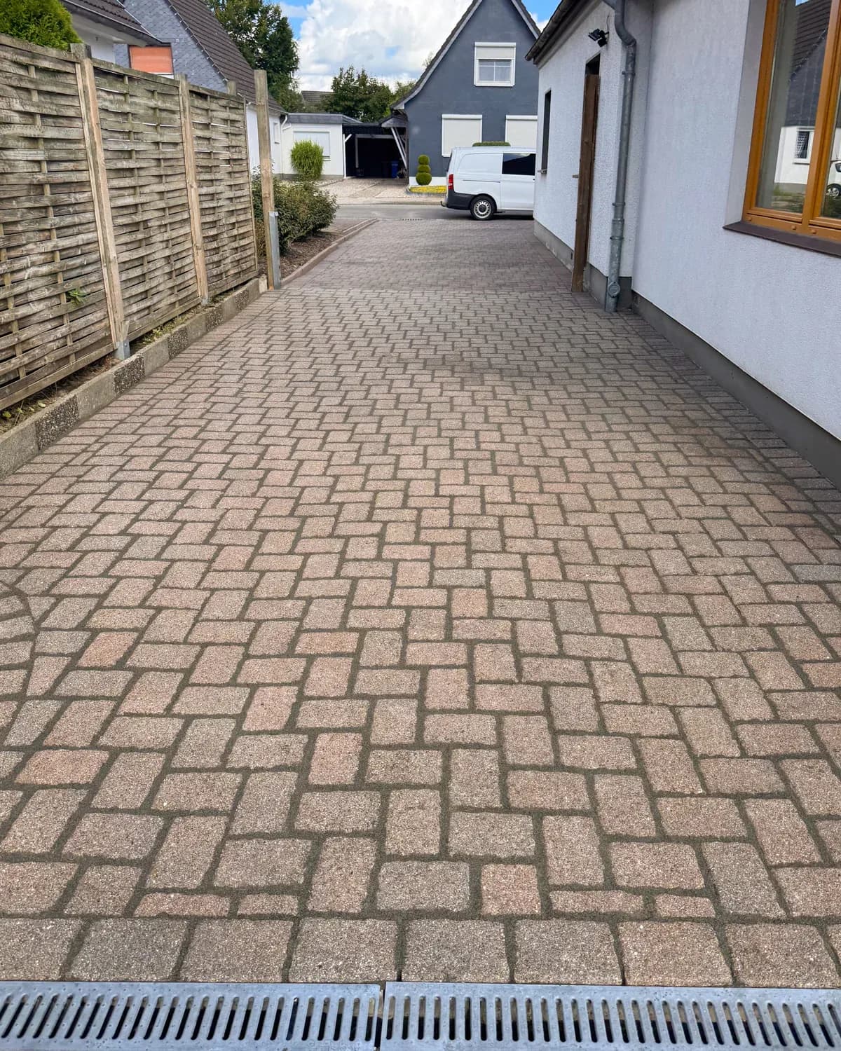 Zuwegung / Hoffläche in Neumünster nach der Aufbereitung