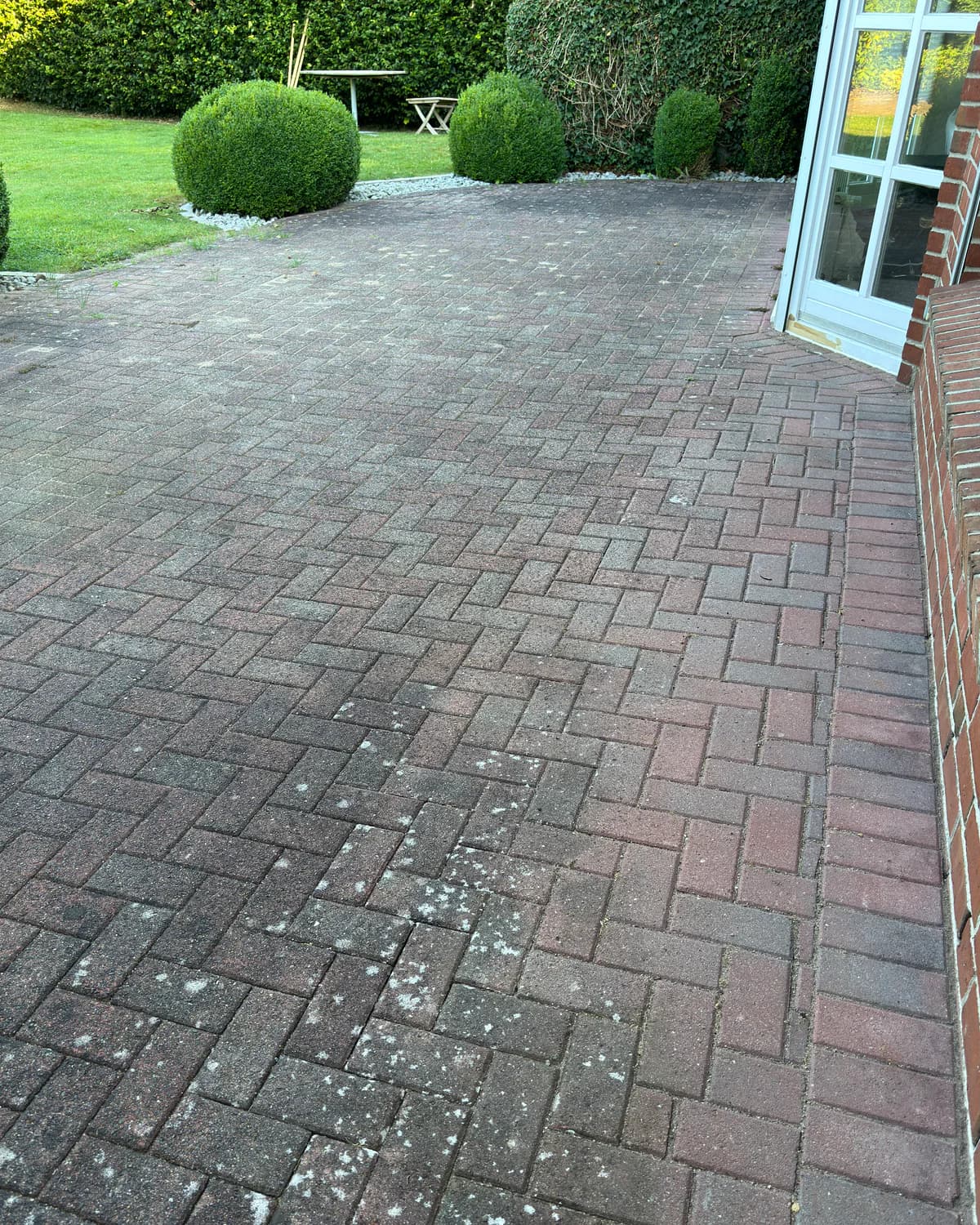 Terrasse in Flintbek vor der Aufbereitung