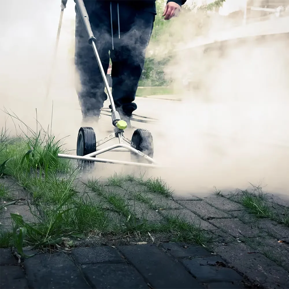 Pflasterlux behandelt Bewuchs in Pflasterfugen mit einer fahrbaren Heißwasserlanze